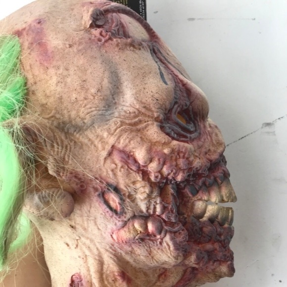 Clown Mask - Picture 2 of 3